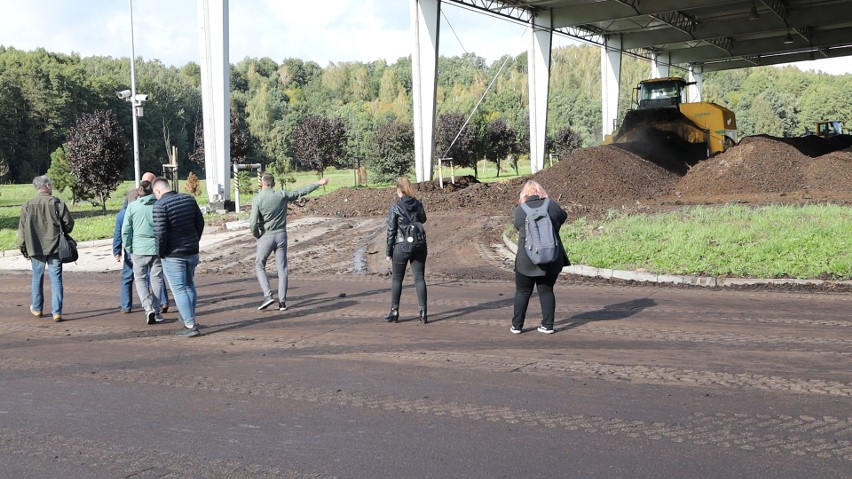 Spotkanie z mieszkańcami i dziennikarzami na terenie oczyszczalni ścieków w Chojnicach