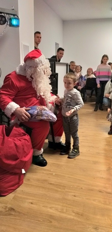 Mikołaj odwiedził dzieci z Chośnicy.