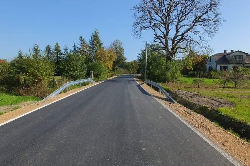Kolejna droga powiatowa gotowa. Zakończyły się prace w Lisowie w gminie Promna [ZDJĘCIA]
