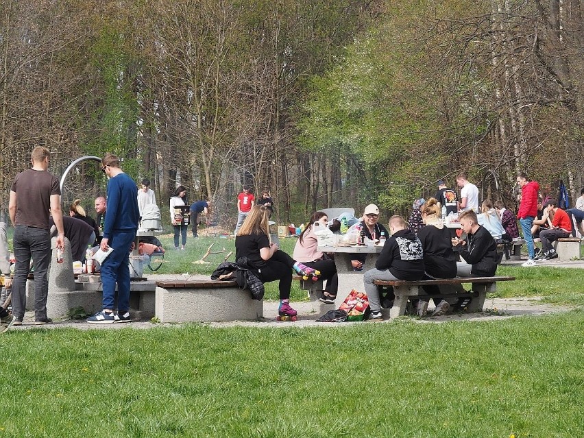 Łódź: Tłumy łodzian w Parku na Młynku. Otwarte przystanie wodne. ZDJĘCIA