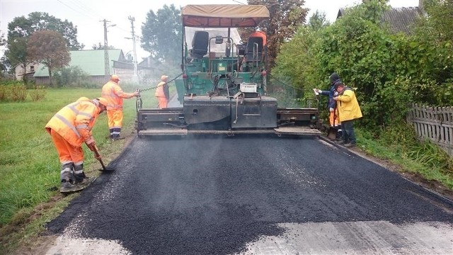 Nowa nawierzchnia asfaltowa w Brygidowie.