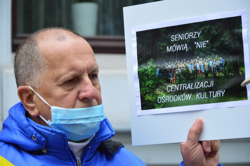 Protest przeciw centralizacji łódzkich domów kultury. UMŁ chce połączyć domy kultury w Łodzi!