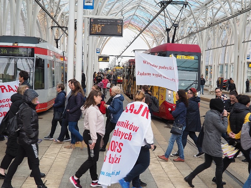 Pracownicy socjalni MOPS blokowali już tramwaje na Stajni...