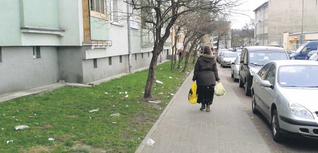 Tak nierzadko wyglądają okolice targowiska u zbiegu ulic Słowackiego i Reja.