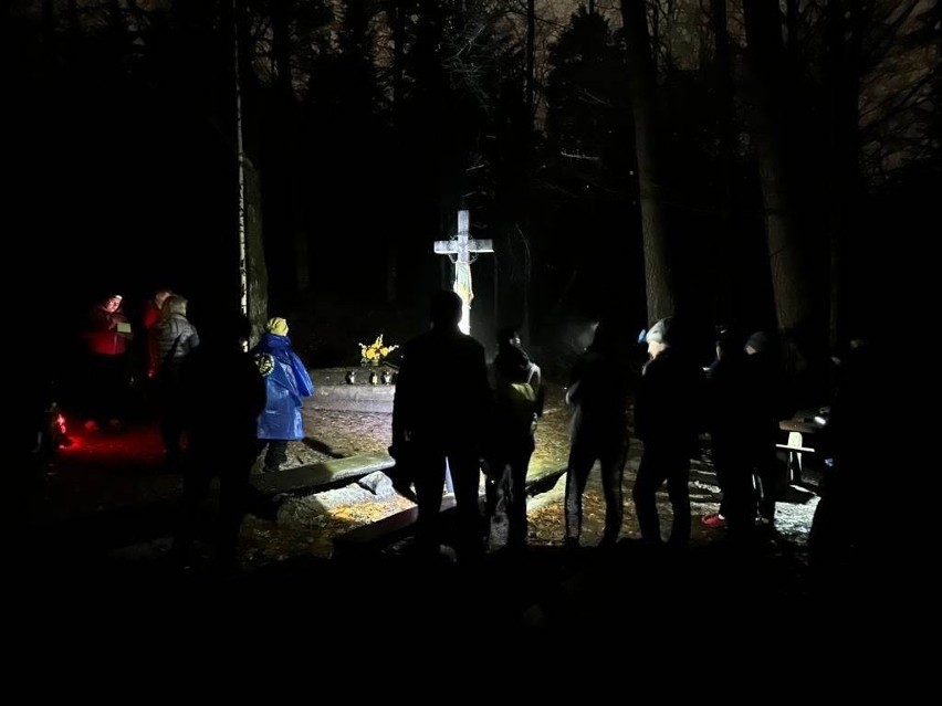 Droga Krzyżowa z parafii Chrystusa Króla w Kielcach na Pierścienicę. Piękne rozważania przygotowane przez wspólnotę Domowego Kościoła