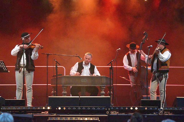 Gwiazdą festiwalu będzie „Goralska Hora”, folkowa kapela góralska, która pochodzi z polskich i słowackich gór