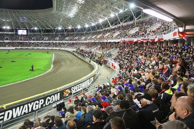 Według urzędników, dzięki panelom słonecznym na dachu Motoarena  byłaby samowystarczalna