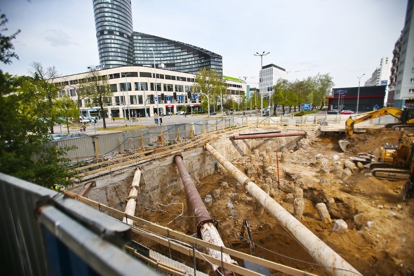 Wysoki biurowiec przy Sky Tower. Nowy projekt, nowe wizualizacje (ZOBACZ)