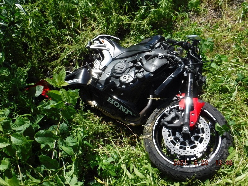 Motocykl pana Marcina po wypadku, Niedary, 20.06.2021
