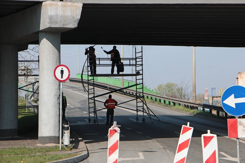 Trwają prace naprawcze uszkodzonego wiaduktu w Grudziądzu. W...