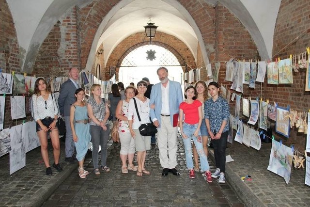 W lipcu plener malarski zorganizowano także w Chełmnie. Potem można było objerzeć pwostałe prace w Bramie Grudziądzkiej