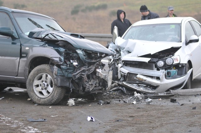 To jeden z wypadków, do którego doszło na obwodnicy Gorzowa Wlkp., która jest jednocześnie częścią trasy S3. W wypadku uczestniczyły trzy samochody.