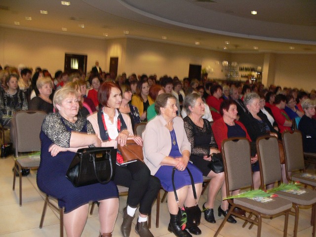 Na corocznym spotkaniu z okazji Dnia Kobiet spotkały się w Dworze Dwikozy panie, które pracują lub  działają na terenie powiatu sandomierskiego.