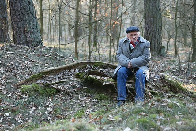 Lucjan źle poczuje się podczas spaceru (fot. AplusC)