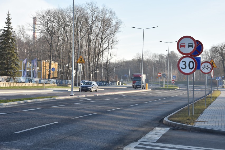 Nie wiadomo  jak długo na świeżo wyremontowanej ulicy...