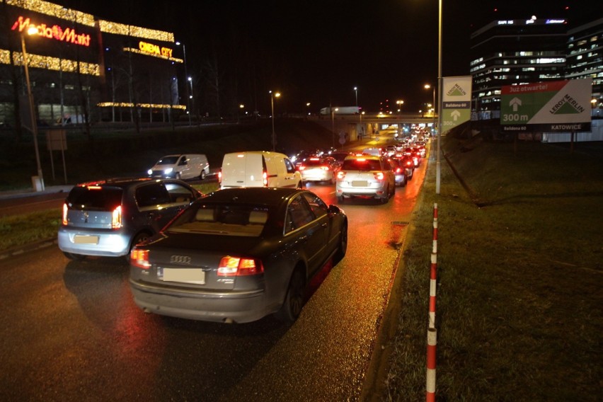 Przy Silesii City Center szaleństwo. Korki i zablokowany...