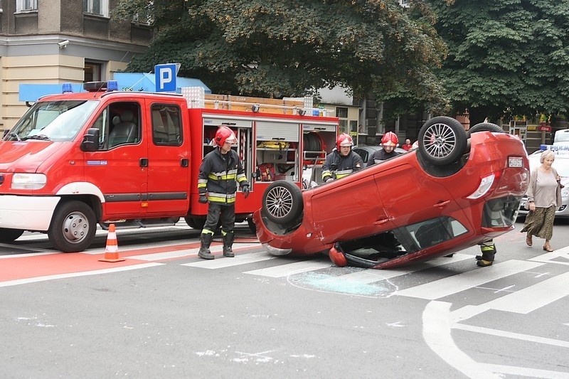 Dachowanie na skrzyżowaniu ul. Śląskiej i Jagiellońskiej