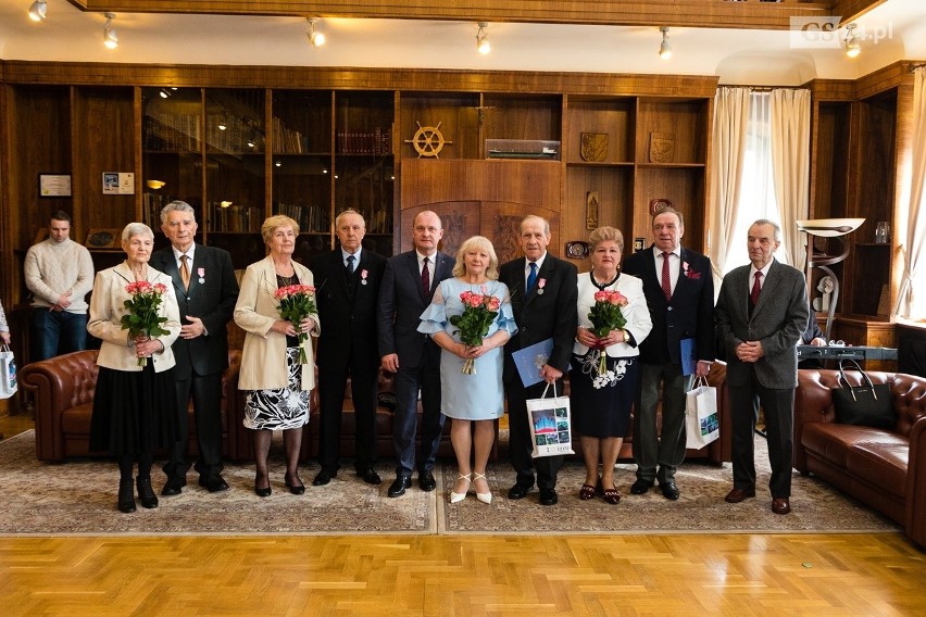 Małżonkowie z prezydenckimi medalami za dostojny jubileusz