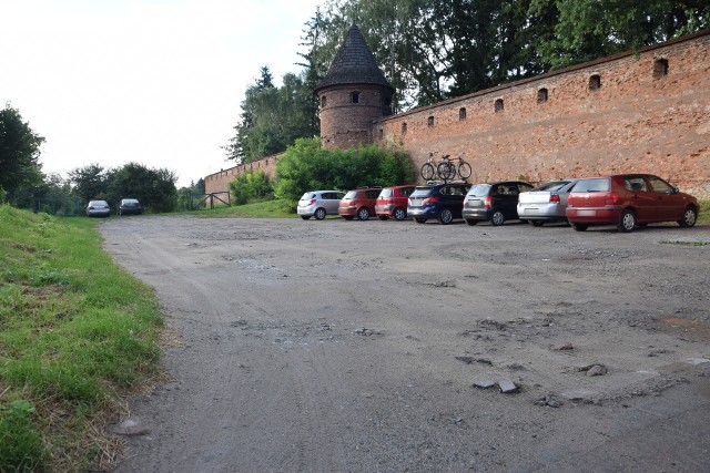 Parking obok Opactwa zostanie gruntownie wyremontowany