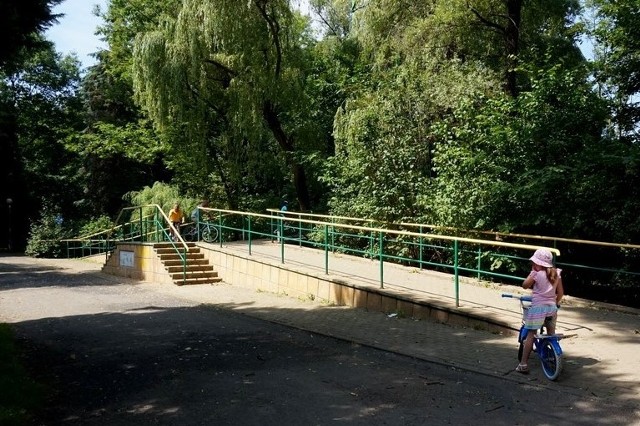 Park Miejski to miejsce szczególnie lubiane przez dzieci. To właśnie tutaj m.in. bezpiecznie uczą się jeździć na rowerach