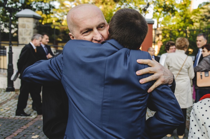 Bogumił z tatą na swoim ślubie w październiku 2014 roku