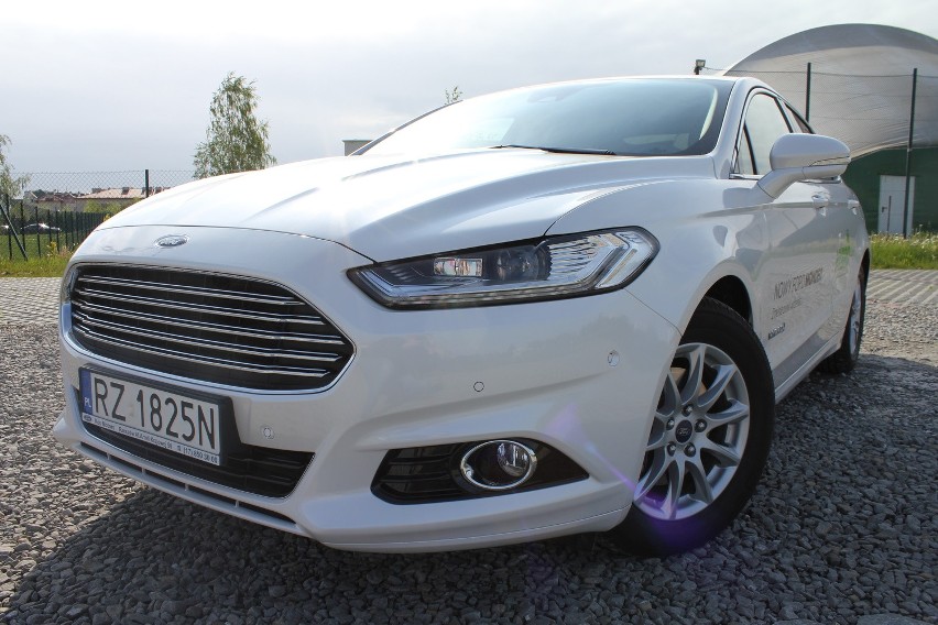 Nowy Ford Mondeo Hybrid.