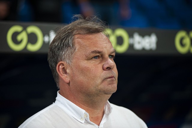 Tomasz Tułacz, mielczanin, trenerem Puszczy jest od sierpnia 2015 roku. Dwa lata później wprowadził zespół do I ligi; w tym sezonie "Żubry" są rewelacją tych rozgrywek.