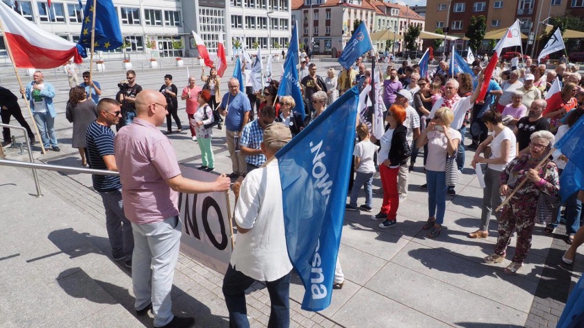 W Koszalinie o godzinie 12 przed ratuszem odbył się protest...