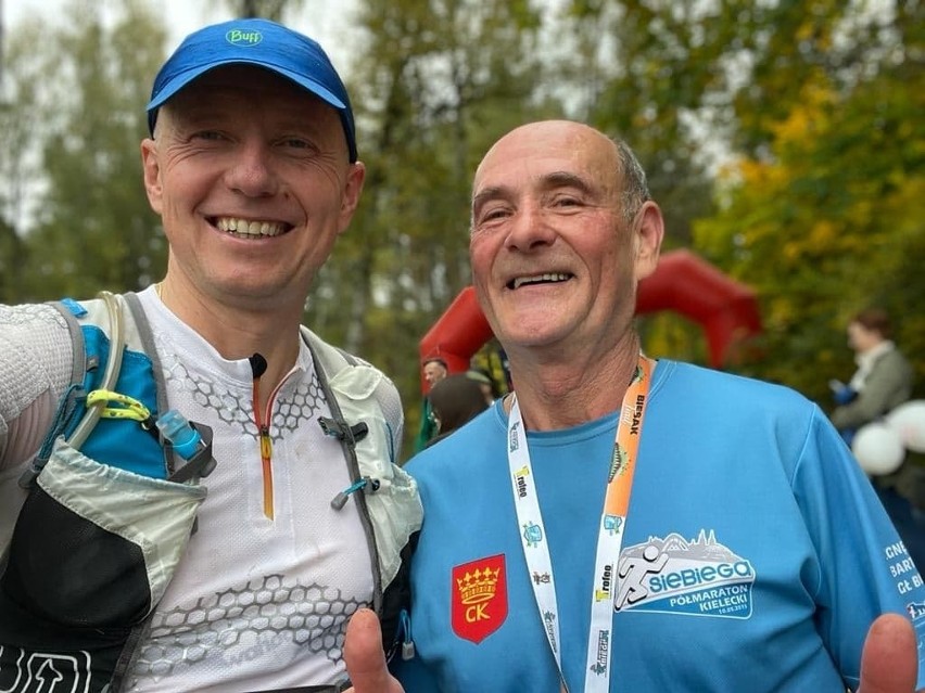 Kulisy górskiego półmaratonu w Kielcach – Biesak Trail. Wystartowało 200 osób. Wyjątkowe zdjęcia z trasy i dekoracji medalami