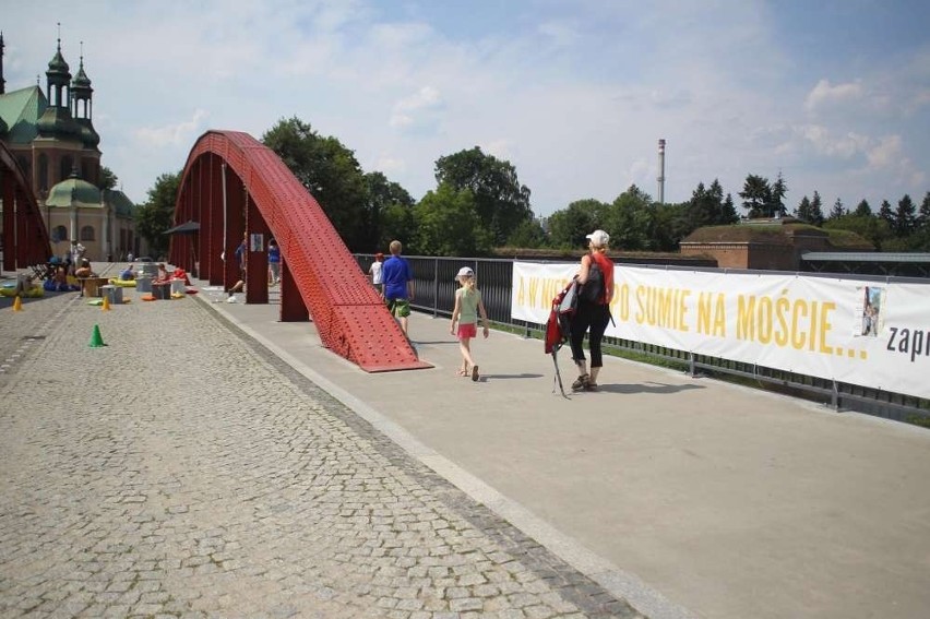 Gry i zabawy po sumie na moście Jordana w Poznaniu