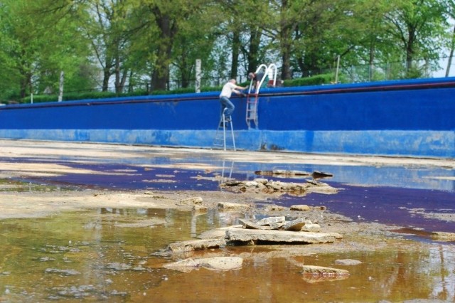 W tym roku dno basenu zostało naprawione, mimo to 80-letni obiekt wymaga gruntownej przebudowy.