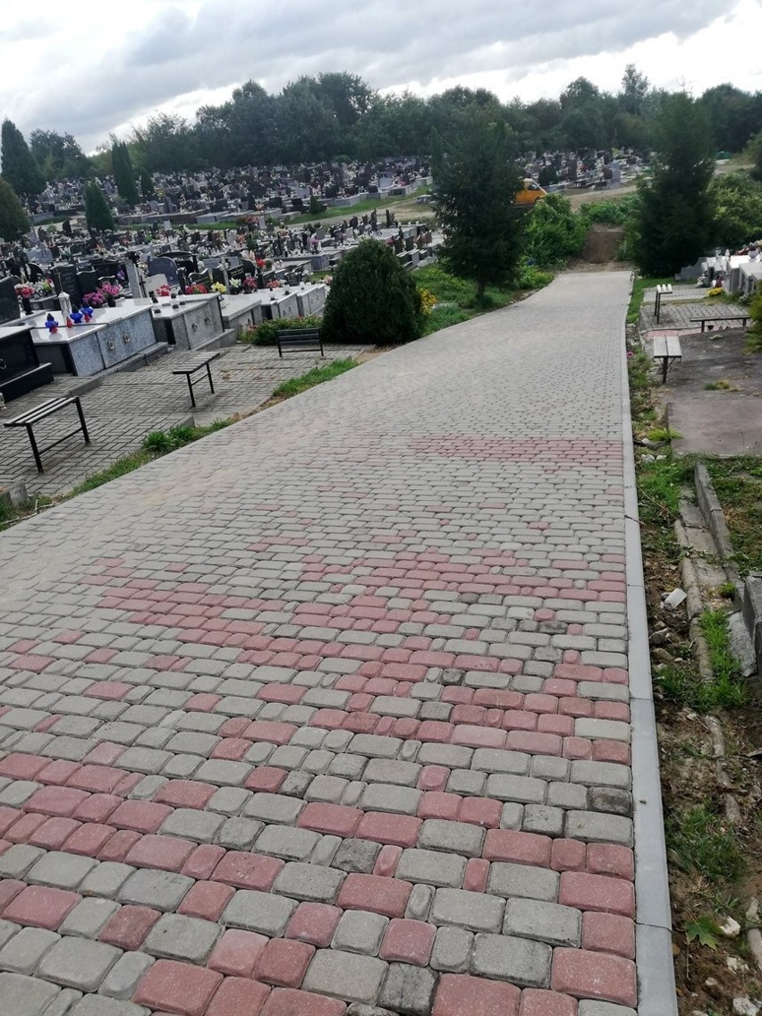 Na cmentarzu komunalnym w Sandomierzu wybudowano nową aleję