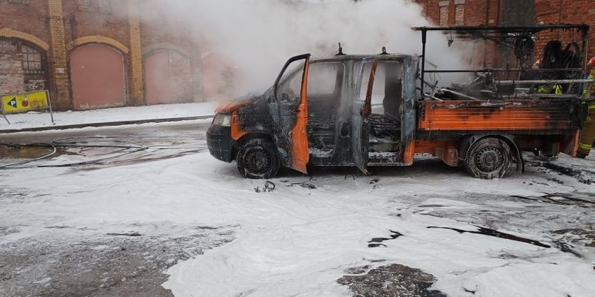 Pożar samochodu dostawczego przy ulicy Kaszubskiej w Słupsku