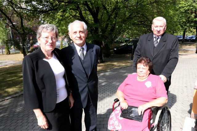 Państwo Czokowie (z lewej) przyjechali na pielgrzymkę z Wójtowej Wsi, państwo Polakowie z Nowego Dworu Prudnickiego. Obie pary wzięły ślub w listopadzie 1965 roku.