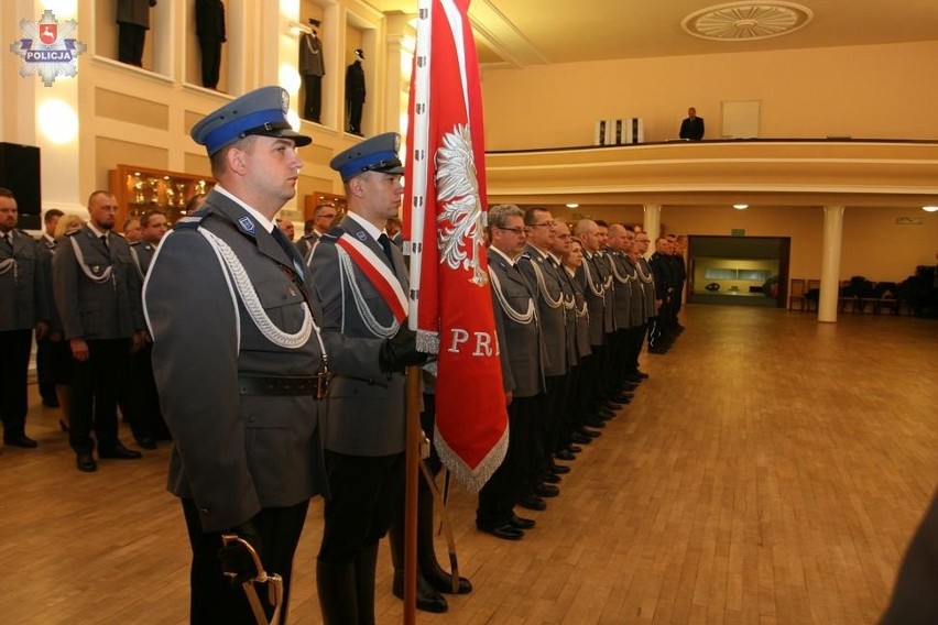 Odznaczenia i radiowozy dla policjantów z woj. lubelskiego (ZDJĘCIA)