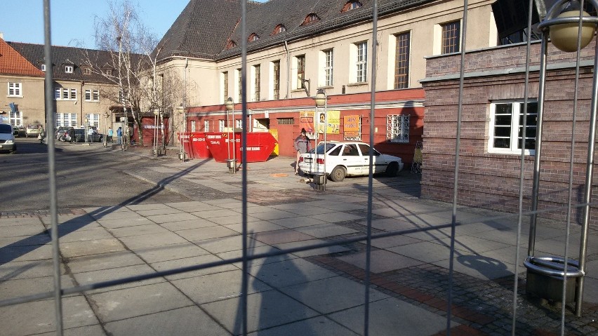Remont dworca PKP w Gliwicach rozpoczęty! Tempo prac jednak nie powala [ZDJĘCIA]