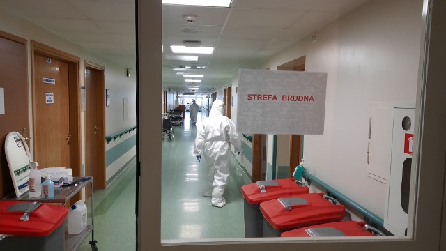 W szpitalu w Grudziądzu są hospitalizowane osoby z całego województwa, a także z ościennych regionów z potwierdzonym zakażeniem koronawirusem i wymagających leczenia specjalistycznego.