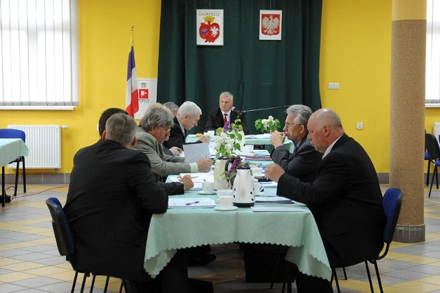 Sesja rady miejskiej w Choroszczy.