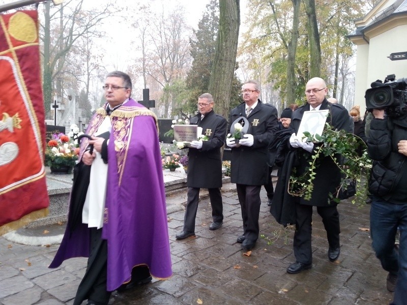 Pogrzeb Moniki Zbrojewskiej. Tłumy na cmentarzu [zdjęcia]