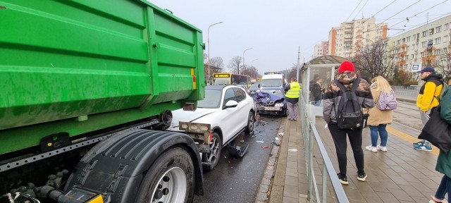 Wypadek na al. Hallera we Wrocławiu 16.03.2022