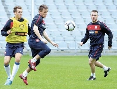 Wczorajszy trening reprezentacji, od lewej: Adam Matuszczyk, Maciej Rybus i wiślak Patryk Małecki Fot. PAP/Piotr Polak