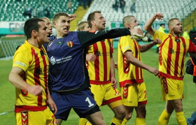 Tak Radosław Cierzniak (drugi z lewej) razem z kolegami cieszył się ze zwycięstwa w wyjazdowym meczu z Lechią Gdańsk.