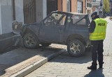 W Świeciu złapano złodzieja, który ukradł auto, a potem uderzył w kamienicę