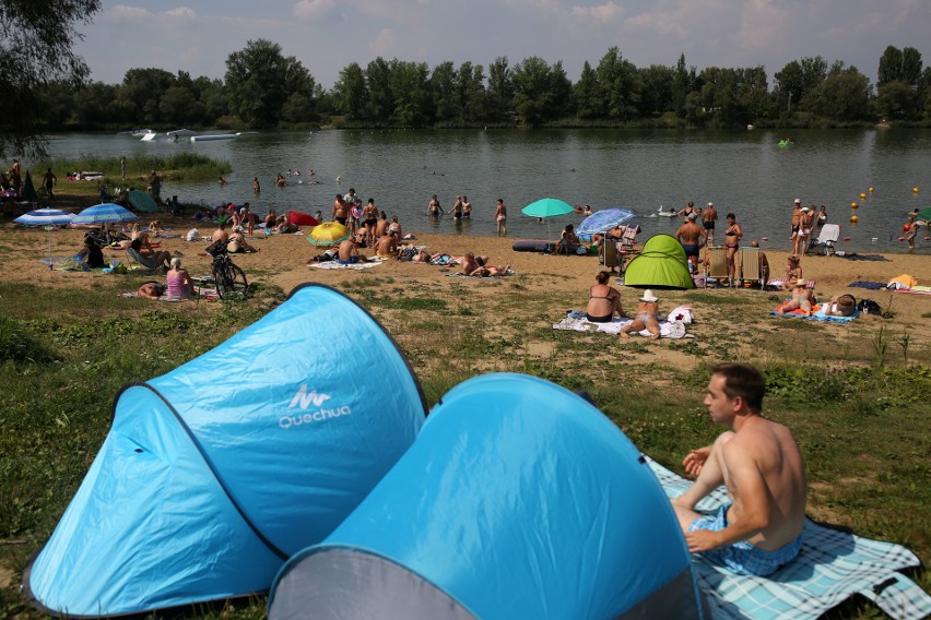 Tłumy krakowian na kąpielisku w Przylasku Rusieckim