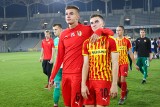 Piłkarz Korony Kielce Mateusz Sowiński indywidualnie trenuje w domu i uczy się do matury