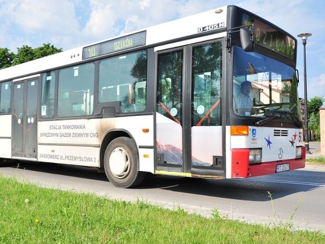 Przedsiębiorstwo Miejskiej Komunikacji Samochodowej w Tarnobrzegu zdecydowało się wprowadzić do rozkładu jazdy autobus, dzięki któremu mieszkańcy naszego miasta dotrą nad Jezioro Machowskie.