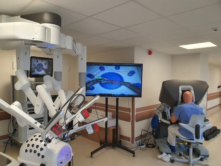 Słupscy chirurdzy testowali robota operacyjnego Da Vinci w...