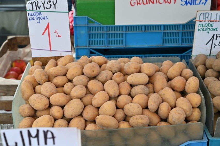 Ceny owoców i warzyw na kieleckich bazarach w piątek 16 października. Było bardzo tanio! [ZDJĘCIA]