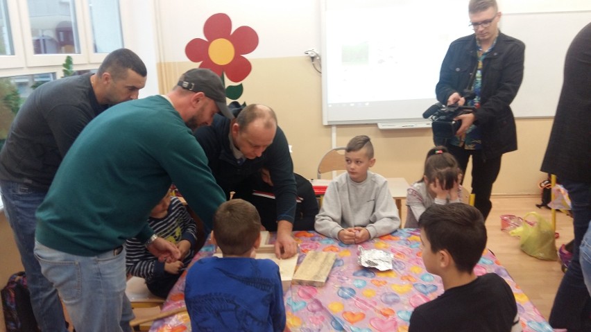 W szkole w Bierkowie zbudowali 55 domów dla nietoperzy