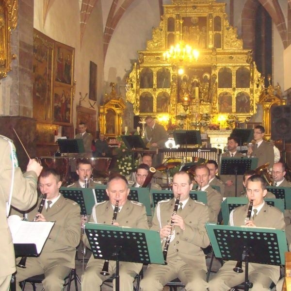 Orkiestra Reprezentacyjna wystąpiła dla szydłowieckiej publiczności w kościele pod wezwaniem Świętego Zygmunta.